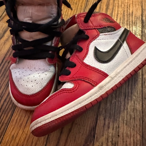 Jordan 1 size 10 - Picture 2 of 3